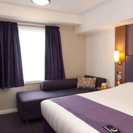 Premier Inn Chichester Extérieur photo
