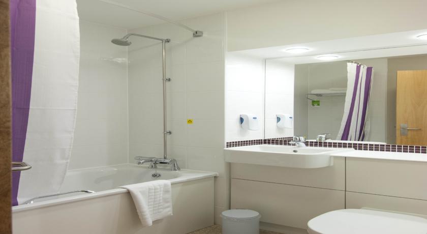 Premier Inn Chichester Extérieur photo
