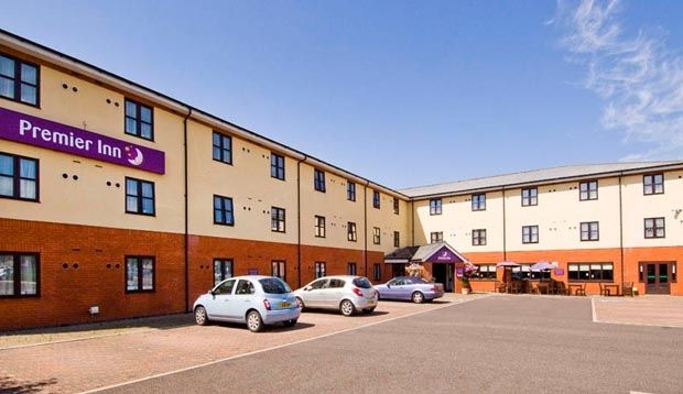 Premier Inn Chichester Extérieur photo