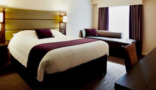 Premier Inn Chichester Extérieur photo